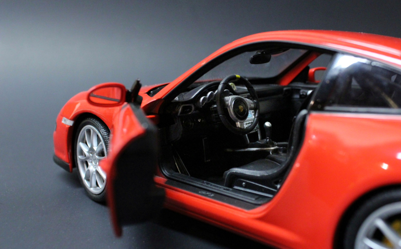 Illustration for article titled 1:18 Scale Porsche 997 GT3 by Welly